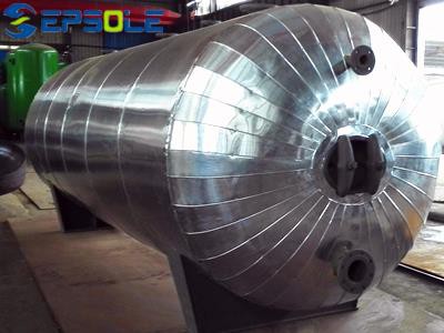 What are the power requirements of pneumatic tools for a compressed air tank?